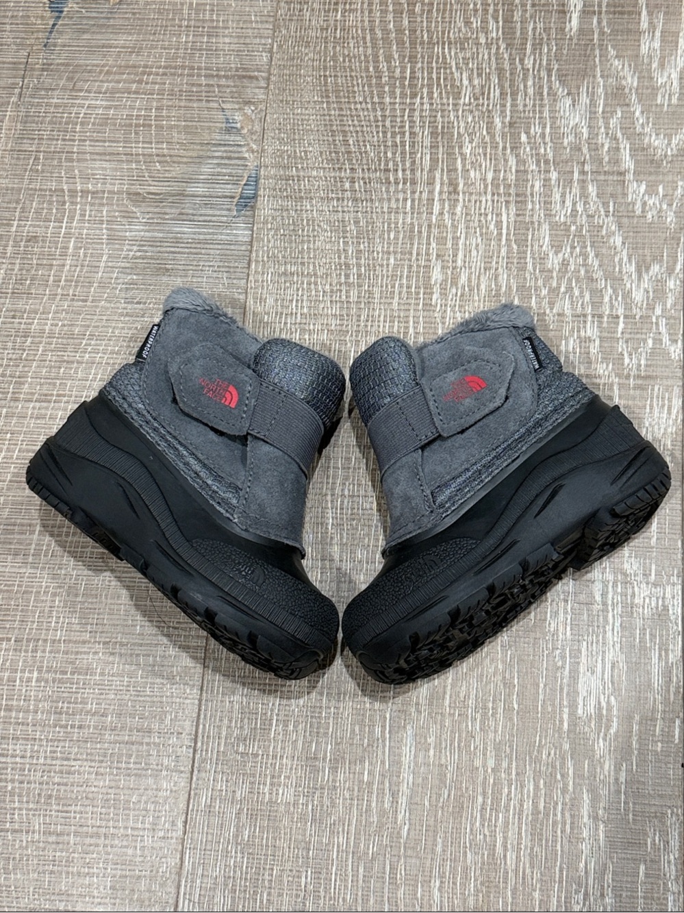 THE NORTH FACE Kids Alpenglow II Snow Boot - size 7